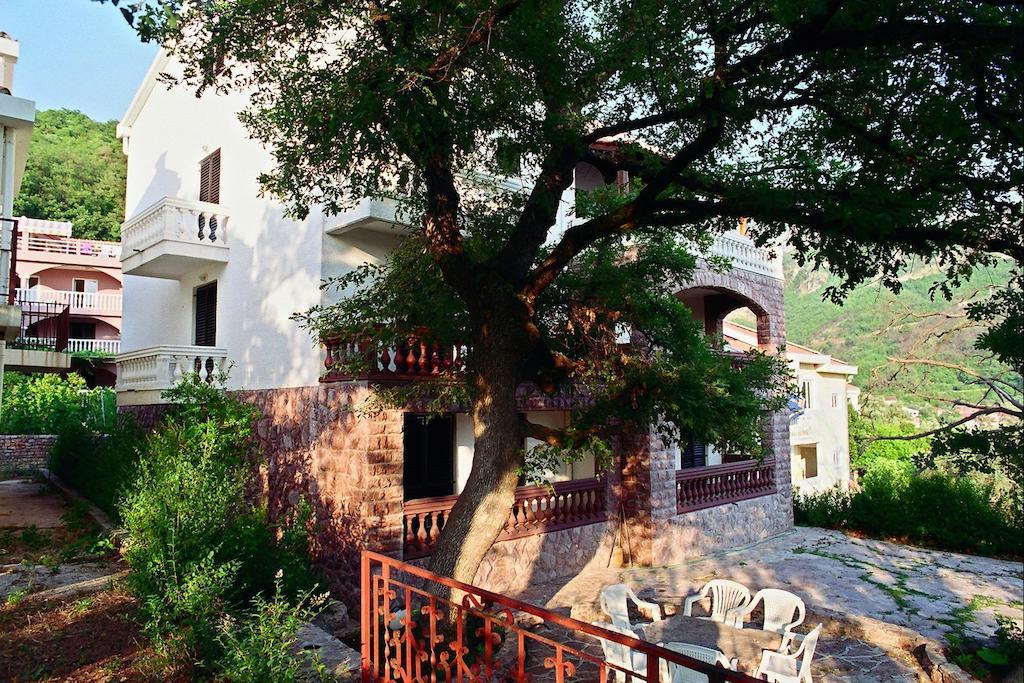 Villa Sara Guesthouse Sveti Stefan Eksteriør bilde
