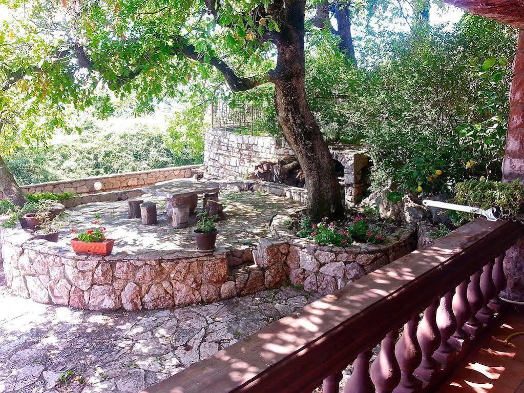 Villa Sara Guesthouse Sveti Stefan Eksteriør bilde