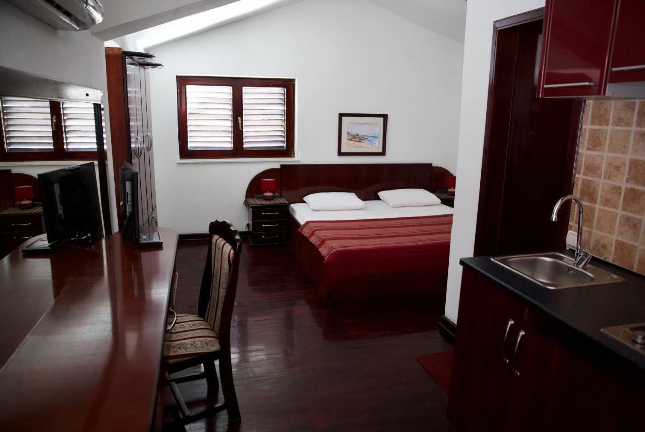 Villa Sara Guesthouse Sveti Stefan Eksteriør bilde
